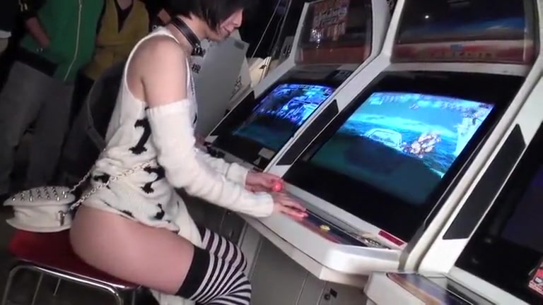 Girl gets fucked at arcade Big black oiled booty porn
