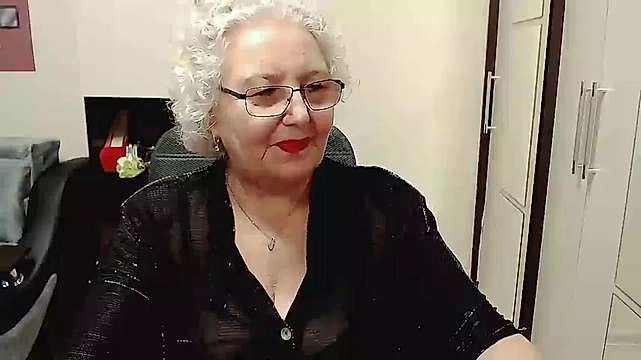 Granny nude webcam Pebbelz porn